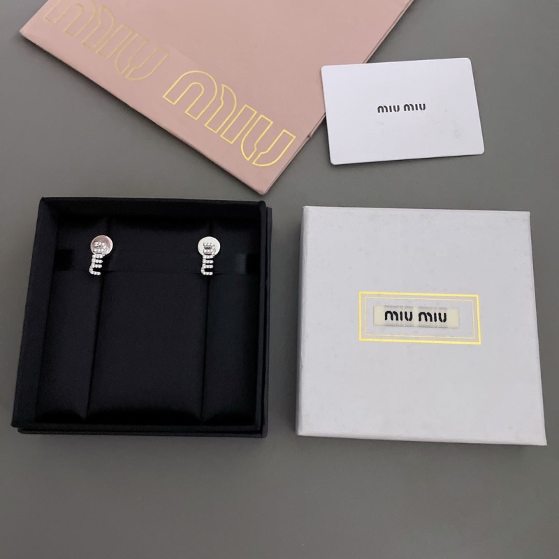 Ba*len*cia*ga earrings